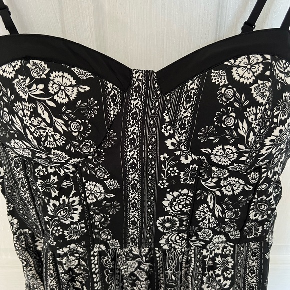 5/$100 Beautiful Romper - Picture 2 of 5